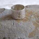 Bunny Silhouette Ring: A st..