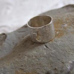 Bunny Silhouette Ring: A sterling silver ring with a cut out silhouette of a bunny
